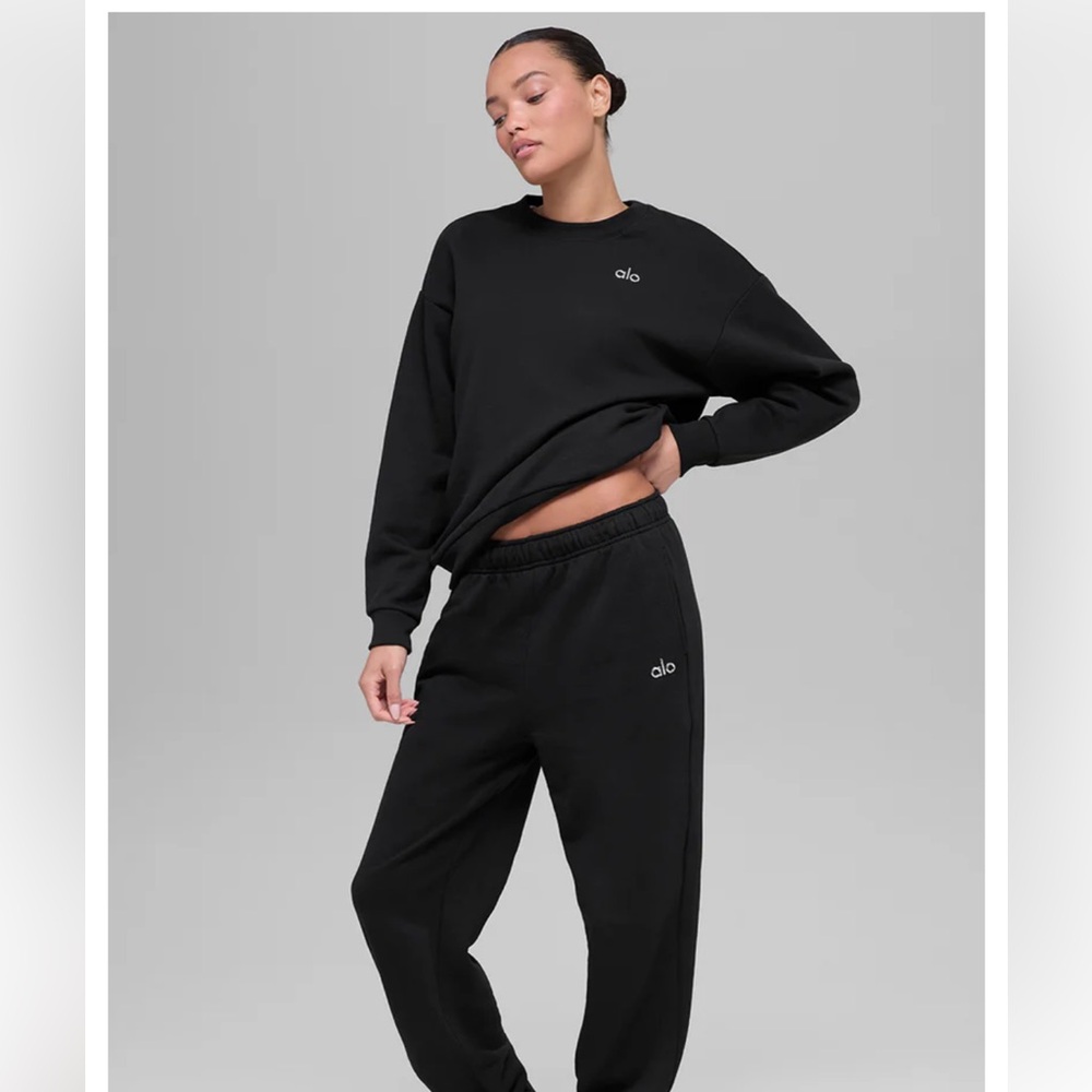 ALO Yoga Black Accolade Crew Neck Sweatshirt